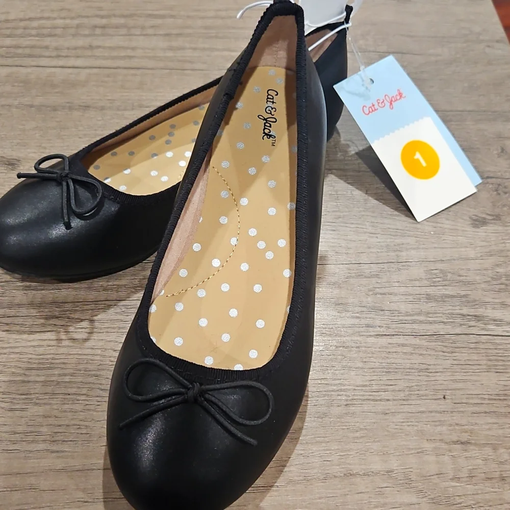 Cat & Jack size 1 black ballet flats